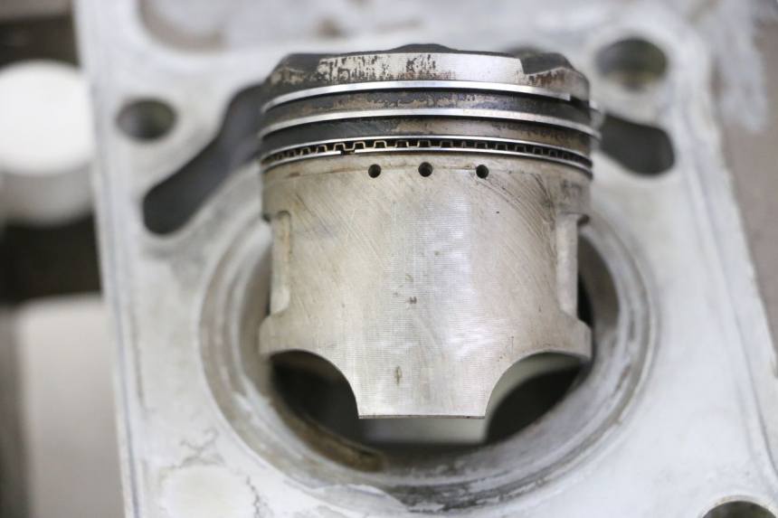 photo de CYLINDRE PISTON HYOSUNG GTR 125 (2006 - 2008) - Inspection visuelle