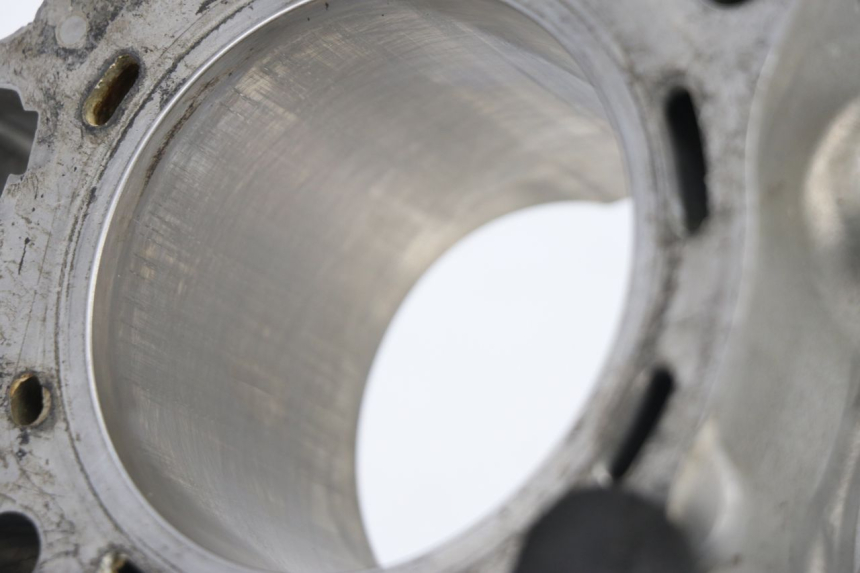 photo de CYLINDRE PISTON HONDA CRF 250 (2013 - 2016) - Gros plan technique