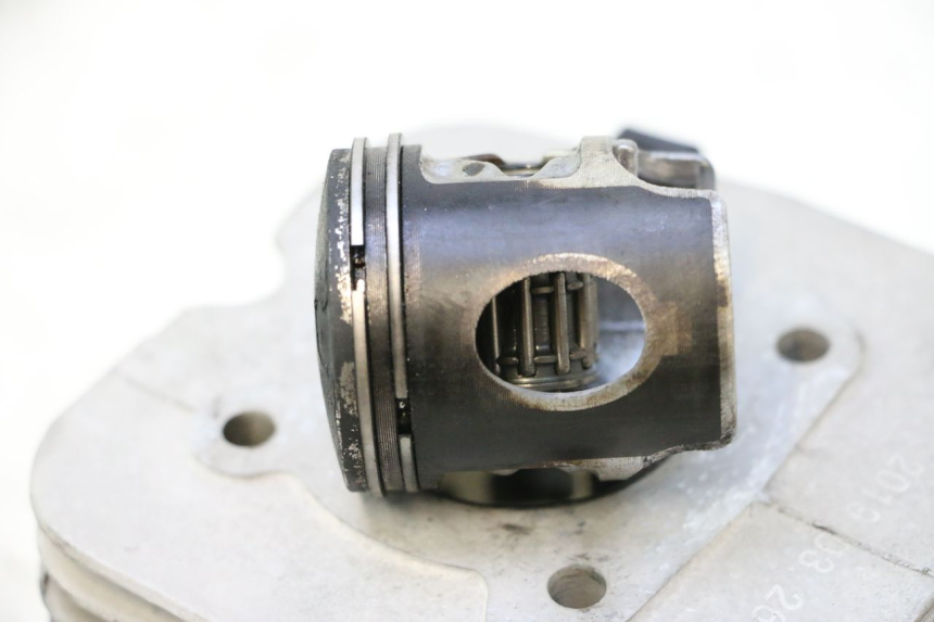 photo de CYLINDRE PISTON PEUGEOT KISBEE 2T 50 (2018 - 2022) - Zoom composants
