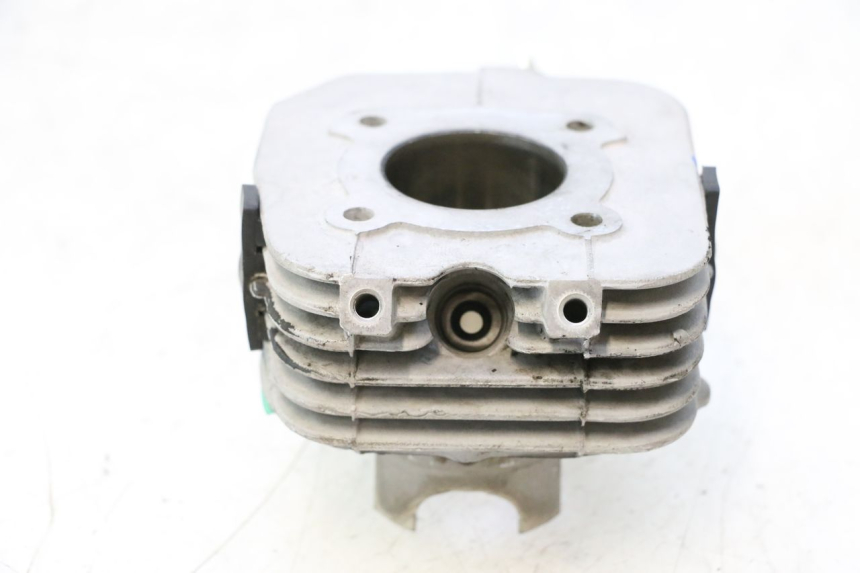 photo de CYLINDRE PISTON PEUGEOT KISBEE 2T 50 (2018 - 2022) - Points de fixation