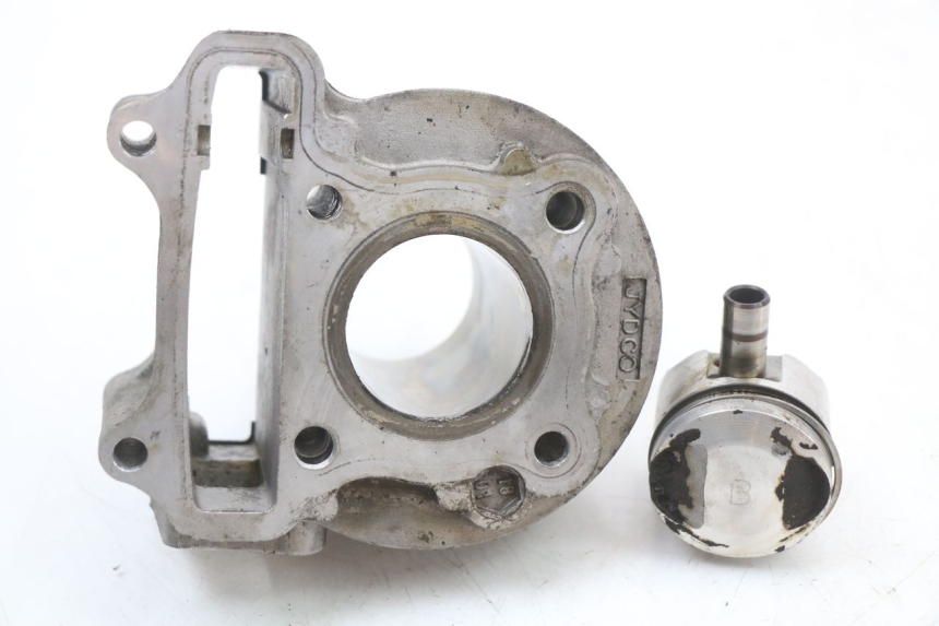photo de CYLINDRE PISTON PEUGEOT KISBEE 4T 50 (2018 - 2022) - Autre angle de vue