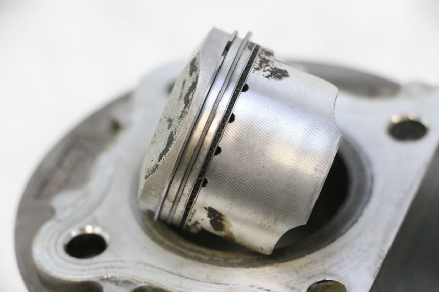 photo de CYLINDRE PISTON PEUGEOT KISBEE 4T 50 (2018 - 2022) - Zoom état d’usage