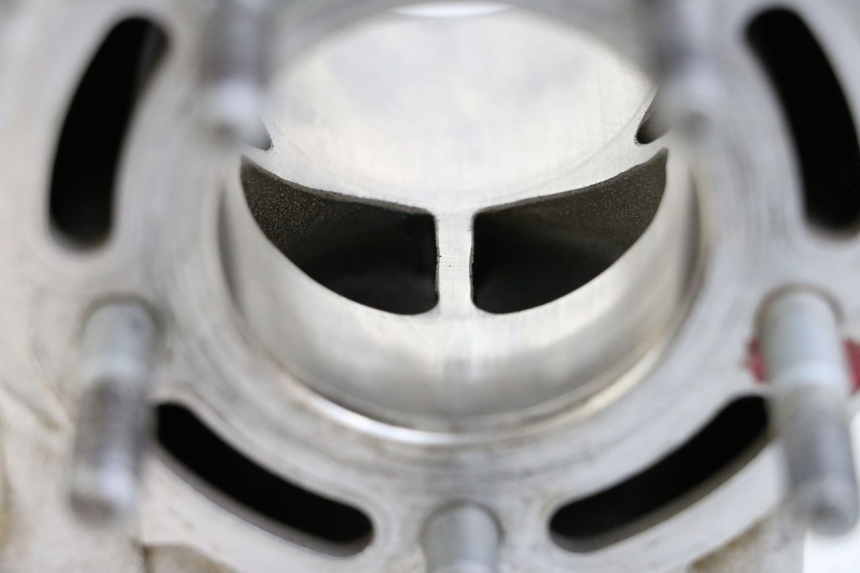 photo de CYLINDRE PISTON KAWASAKI KX 85 (2014 - 2021) - Gros plan technique