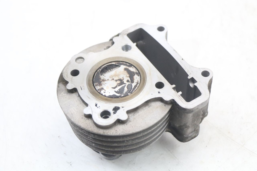 photo de CYLINDRE PISTON KYMCO AGILITY 4T 50 (2005 - 2018) - Autre angle de vue