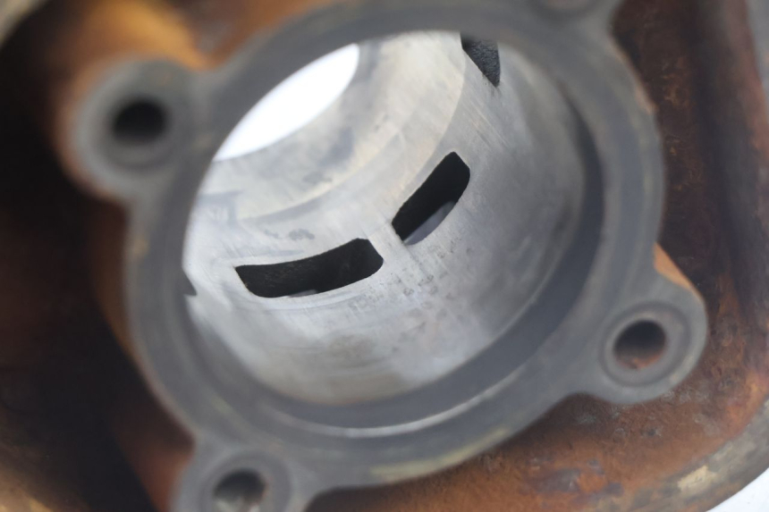 photo de CYLINDRE PISTON PEUGEOT LUDIX BLASTER 50 (2006 - 2014) - Inspection visuelle