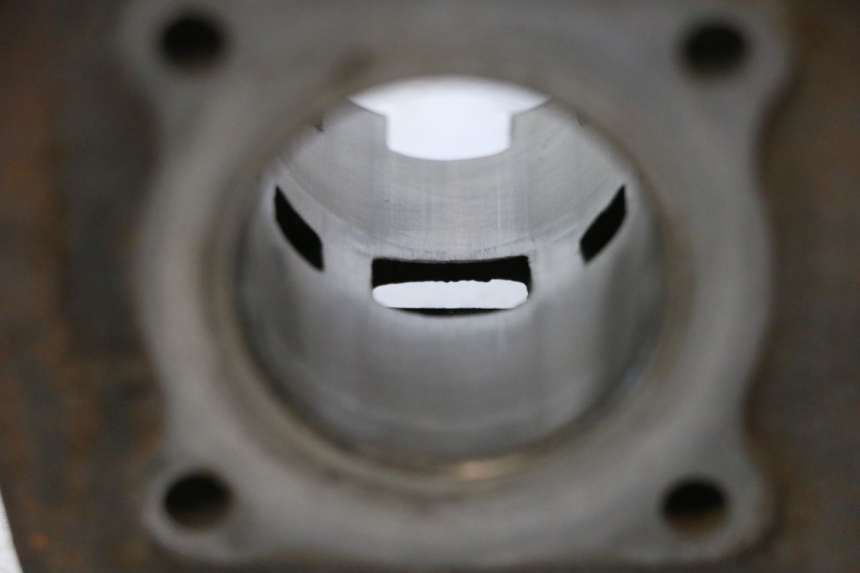 photo de CYLINDRE PISTON PEUGEOT LUDIX 50 (2008 - 2017) - Points de fixation