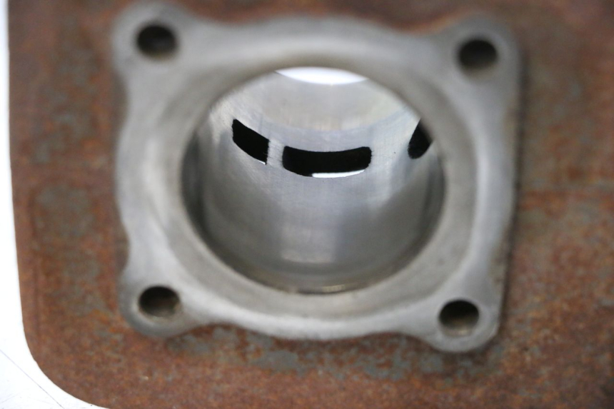 photo de CYLINDRE PISTON PEUGEOT LUDIX 50 (2005 - 2007) - État de surface
