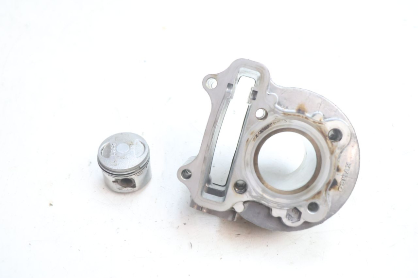 photo de CYLINDRE PISTON KYMCO LIKE 4T 50 (2019 - 2025) - Zoom état d’usage