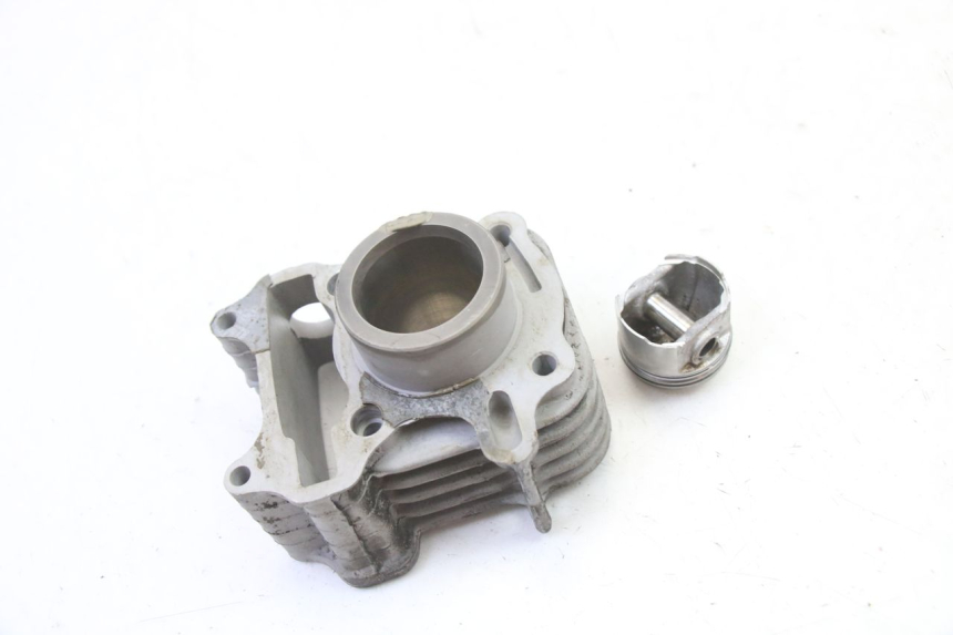 photo de CYLINDRE PISTON SYM ORBIT 2 4T 50 (2008 - 2017) - Gros plan technique