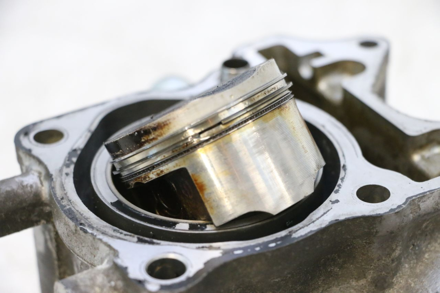 photo de CYLINDRE PISTON HONDA PCX (JF57/JF64) 125 (2014 - 2018) - Zoom état d’usage