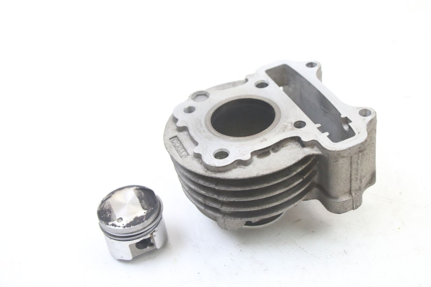 photo de CYLINDRE PISTON PEUGEOT KISBEE 4T 50 (2010 - 2017) - Zoom état d’usage