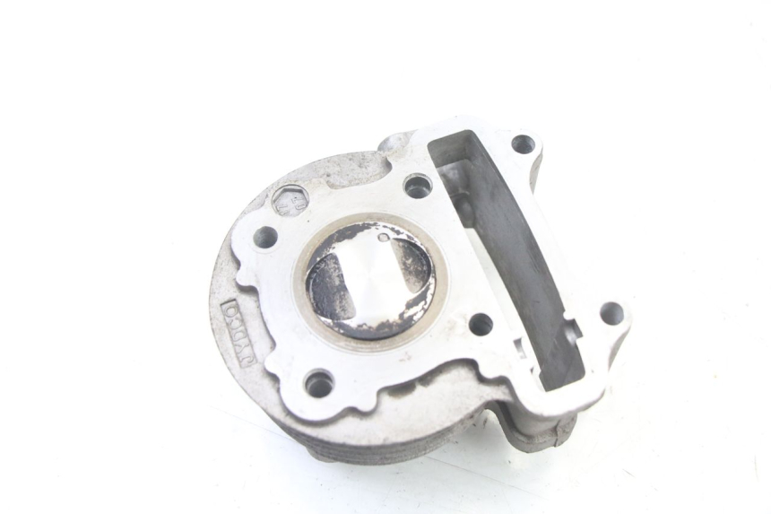 photo de CYLINDRE PISTON PEUGEOT KISBEE 4T 50 (2010 - 2017) - Gros plan technique