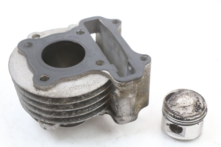 photo de Cylinder Piston EUROCKA R8 4T 50 (2013 - 2022) - Autre angle de vue