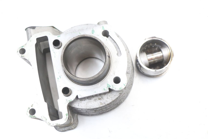 photo de Cylinder Piston EUROCKA R8 4T 50 (2013 - 2022) - État de surface