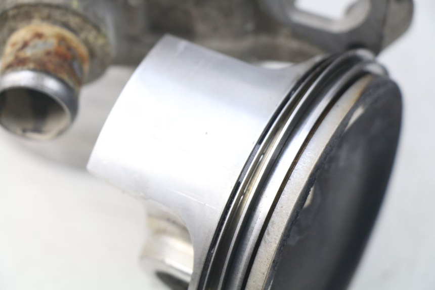 photo de CYLINDRE PISTON PEUGEOT SATELIS 500 (2007 - 2013) - Vue rapprochée