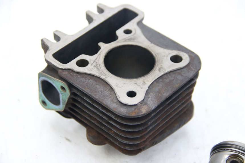photo de CYLINDRE PISTON APRILIA SCARABEO 4T 50 (2009 - 2017) - Gros plan technique