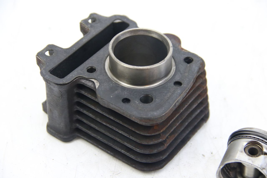 photo de CYLINDRE PISTON APRILIA SCARABEO 4T 50 (2009 - 2017) - Vue d’ensemble