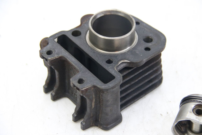 photo de CYLINDRE PISTON APRILIA SCARABEO 4T 50 (2009 - 2017) - Points de fixation