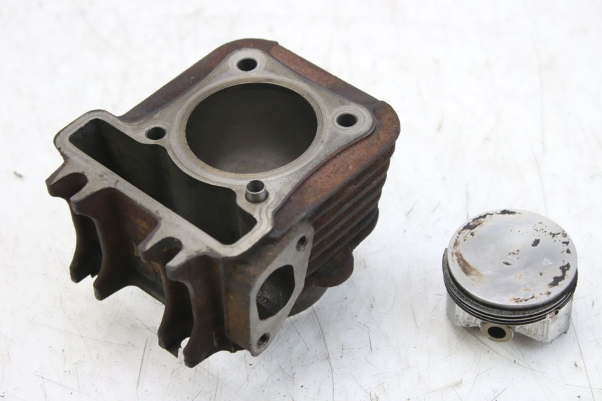 photo de CYLINDRE PISTON APRILIA SCARABEO 100 (2003 - 2012) - Zoom état d’usage