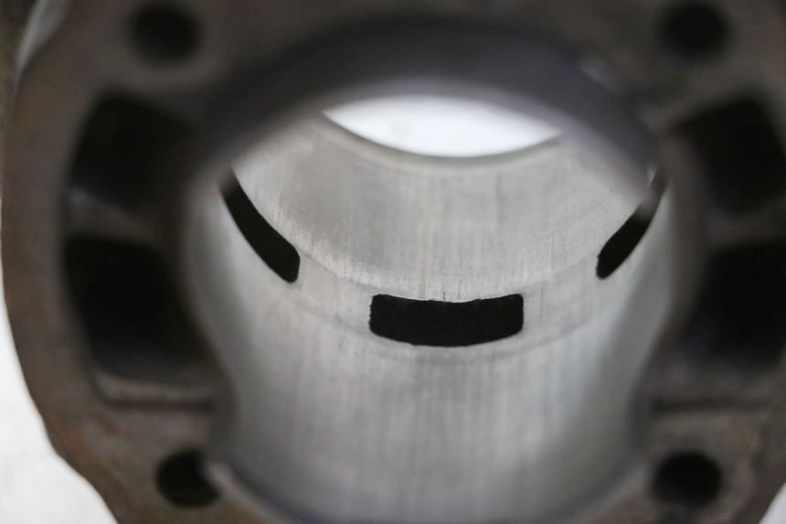 photo de CYLINDRE PISTON DERBI SENDA SM DRD 50 (2008 - 2013) - Points de fixation