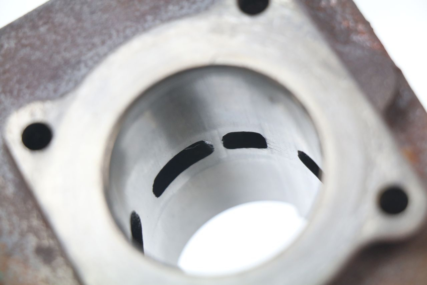 photo de CYLINDRE PISTON APRILIA SR 2T 50 (2012 - 2017) - Gros plan technique