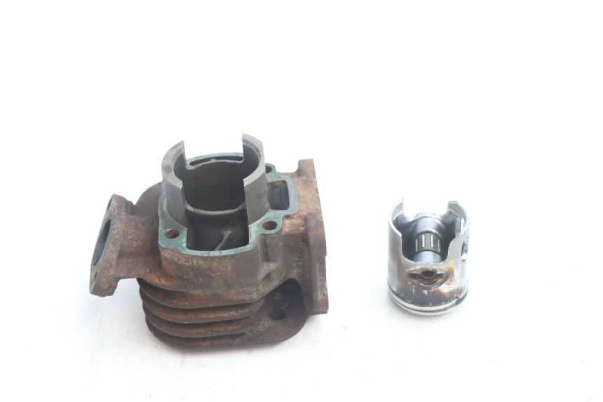 photo de CYLINDRE PISTON MBK STUNT NAKED 50 (2004 - 2018) - Autre angle de vue