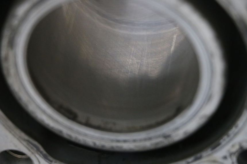 photo de CYLINDRE PISTON SUZUKI BURGMAN 125 (2015 - 2017) - Gros plan technique