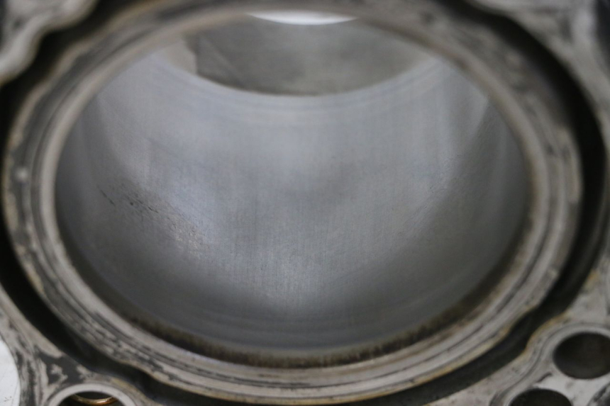 photo de CYLINDRE PISTON SUZUKI SV S 650 (1999 - 2002) - Autre angle de vue