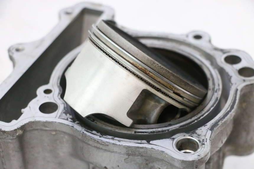 photo de CYLINDRE PISTON SUZUKI SV S 650 (2003 - 2009) - Vue rapprochée