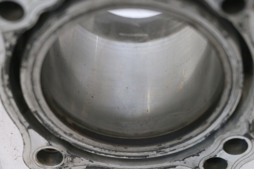 photo de CYLINDRE PISTON SUZUKI SV S 650 (2003 - 2009) - Gros plan technique