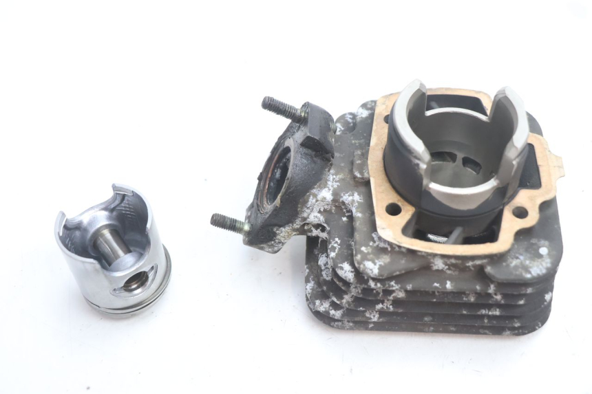 photo de CYLINDRE PISTON PEUGEOT TREKKER 50 (1995 - 2004) - Autre angle de vue