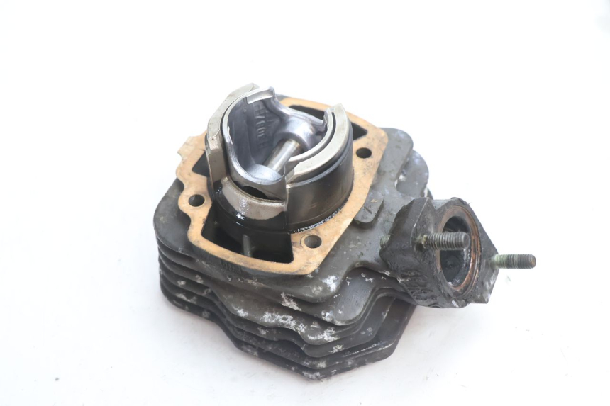 photo de CYLINDRE PISTON PEUGEOT TREKKER 50 (1995 - 2004) - Points de fixation