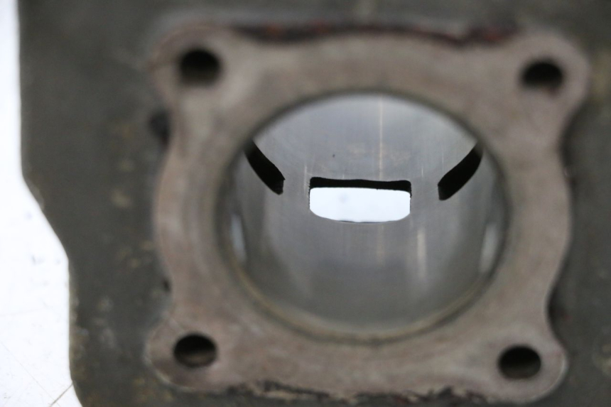 photo de CYLINDRE PISTON PEUGEOT TREKKER 50 (1995 - 2004) - Points de fixation