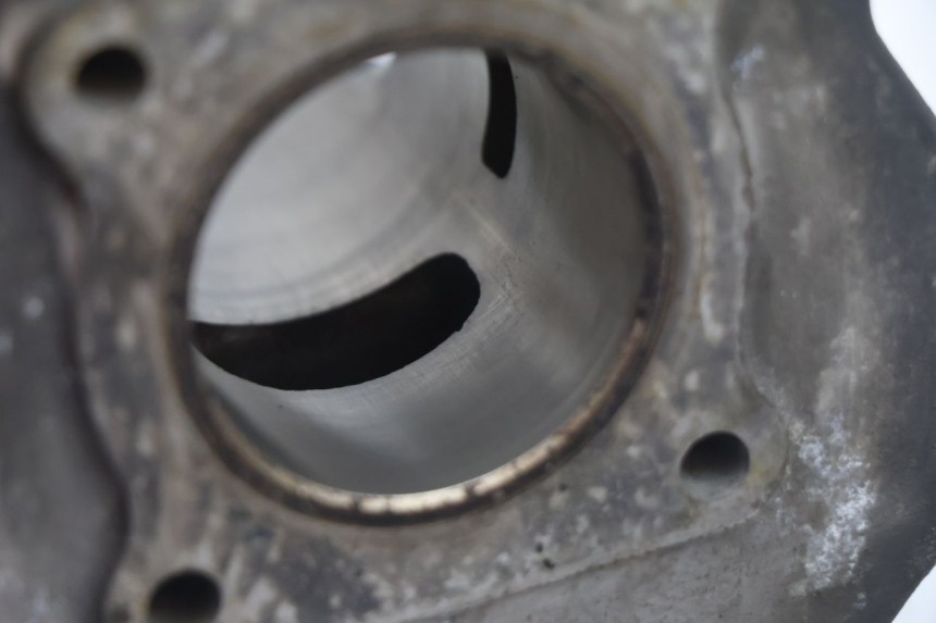 photo de CYLINDRE PISTON PEUGEOT TREKKER 50 (1995 - 2004) - Points de fixation