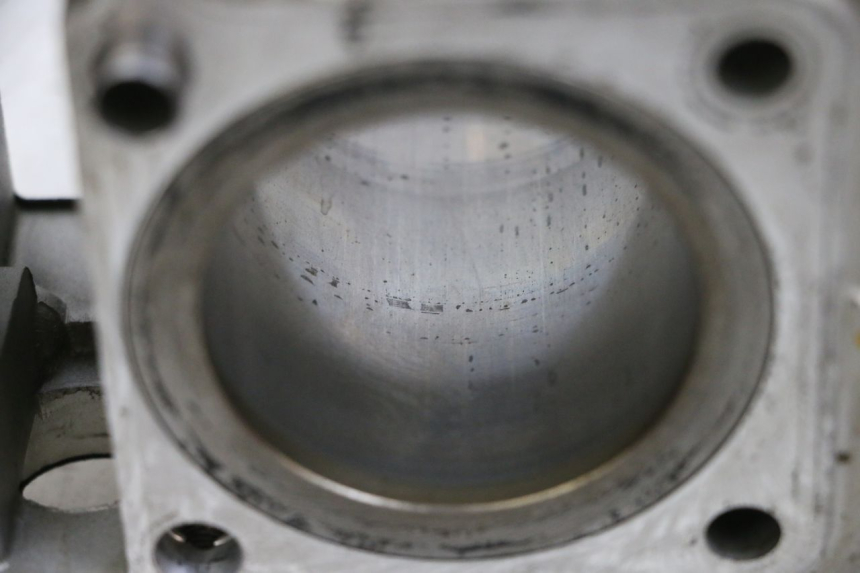 photo de CYLINDRE PISTON YAMAHA TTR 125 (2000 - 2020) - Gros plan technique