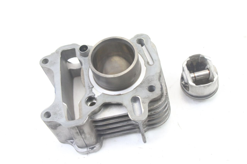 photo de CYLINDRE PISTON PEUGEOT TWEET 4T 50 (2018 - 2022) - Points de fixation