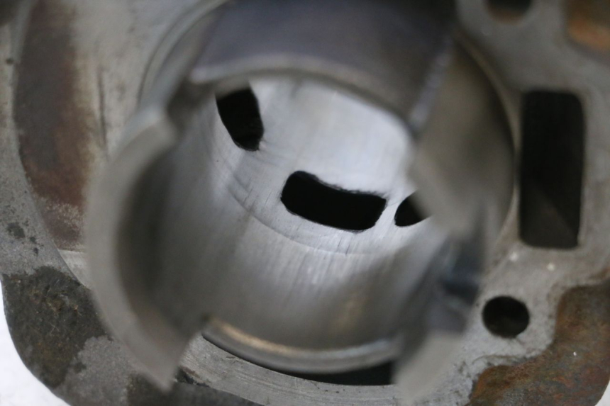 photo de CYLINDRE PISTON PIAGGIO TYPHOON 50 (2000 - 2009) - Autre angle de vue