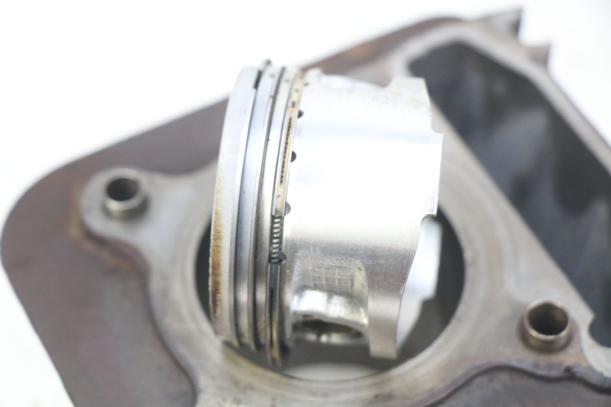 photo de CYLINDRE PISTON PIAGGIO VESPA LXV 125 (2006 - 2009) - Vue rapprochée