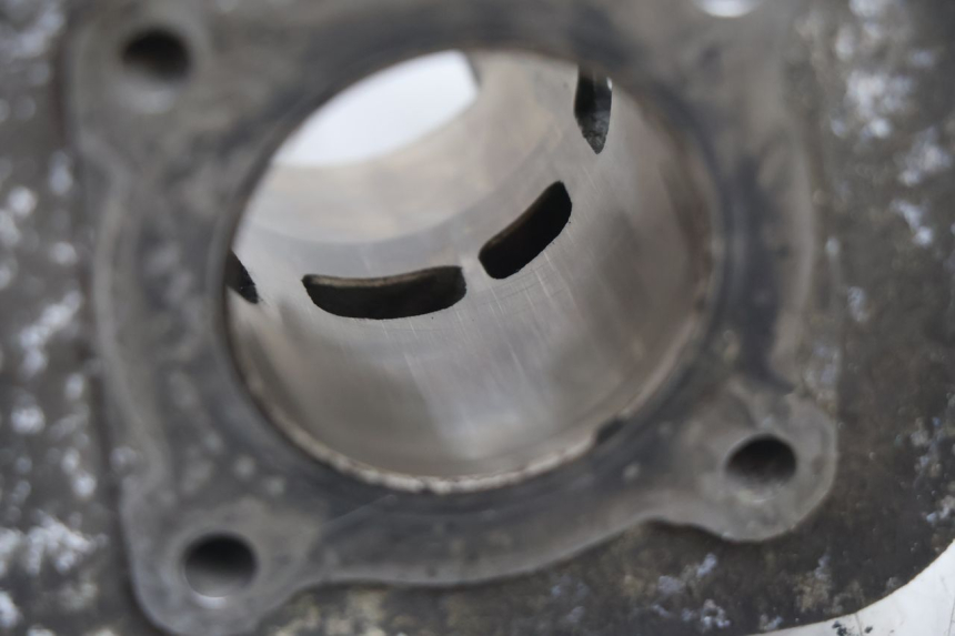 photo de CYLINDRE PISTON PEUGEOT VIVACITY 50 (2004 - 2009) - État de surface