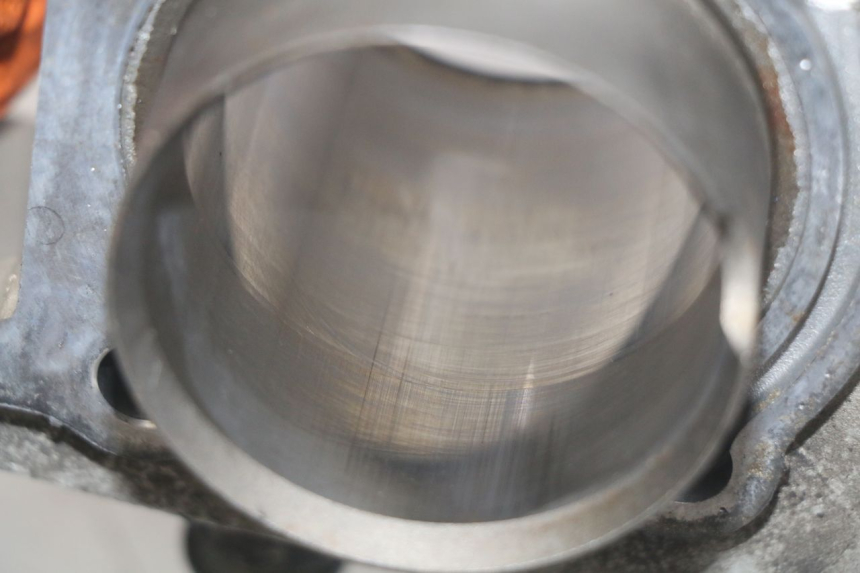 photo de CYLINDRE PISTON DAELIM VJ ROADWIN FI 125 (2008 - 2017) - Zoom état d’usage