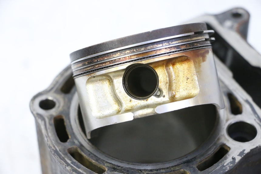 photo de CYLINDRE PISTON YAMAHA X-MAX XMAX 250 (2006 - 2009) - Vue rapprochée
