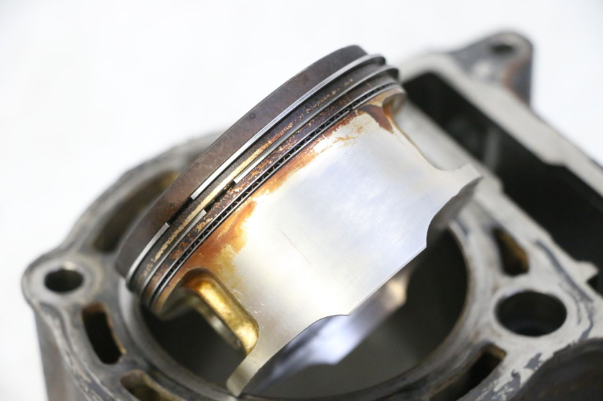 photo de CYLINDRE PISTON YAMAHA X-MAX XMAX 250 (2006 - 2009) - Inspection visuelle