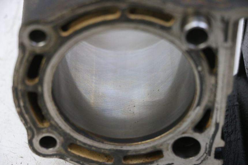photo de CYLINDRE PISTON YAMAHA X-MAX XMAX 250 (2006 - 2009) - Gros plan technique