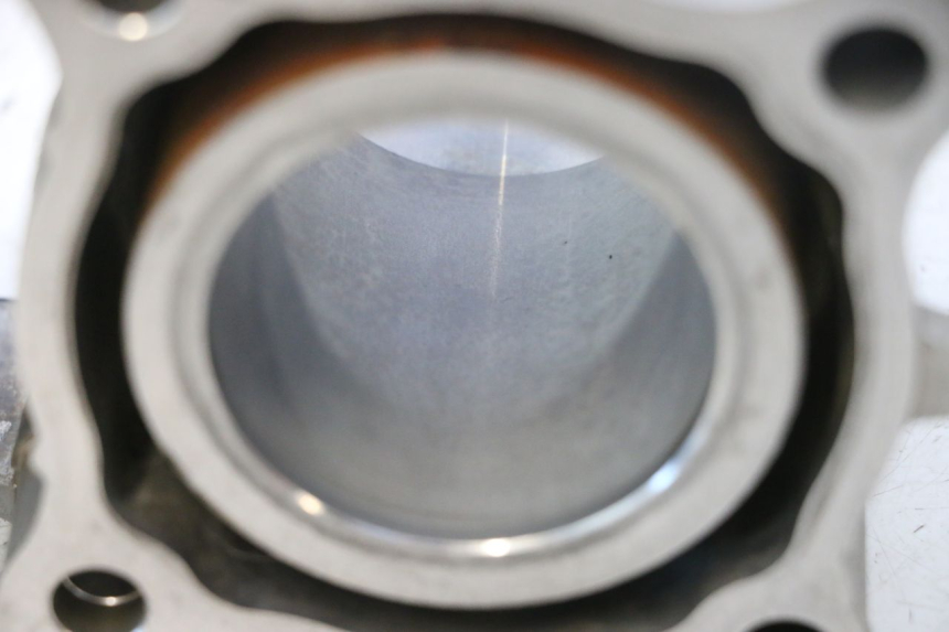 photo de CYLINDRE PISTON YAMAHA X-MAX XMAX 125 (2010 - 2013) - Gros plan technique