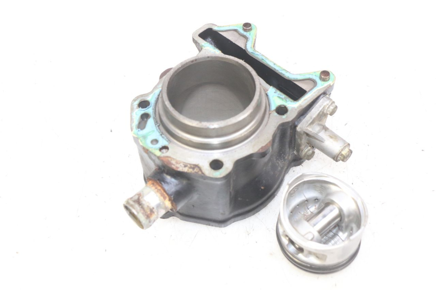 photo de CYLINDRE PISTON PIAGGIO X8 125 (2004 - 2007) - Vue rapprochée