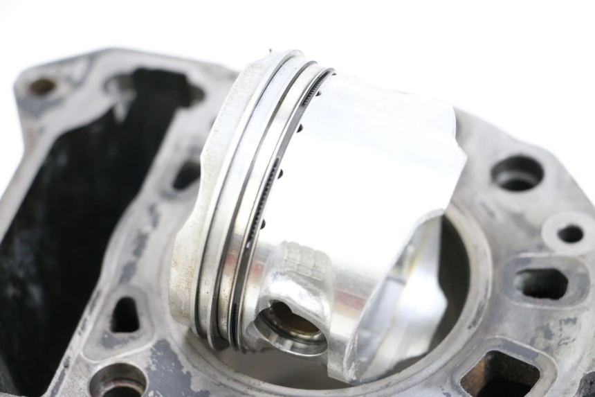 photo de CYLINDRE PISTON PIAGGIO XEVO - X EVO 125 (2007 - 2017) - Vue rapprochée