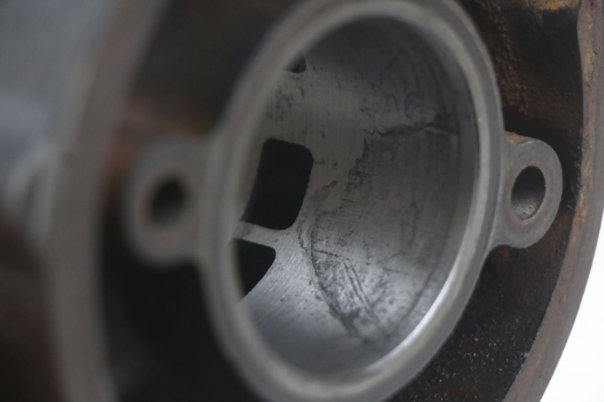 photo de CYLINDRE PISTON PEUGEOT XP6 50 (2006 - 2011) - Gros plan technique