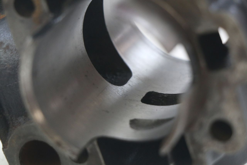 photo de CYLINDRE PISTON PEUGEOT XP6 50 (2006 - 2011) - Vue d’ensemble