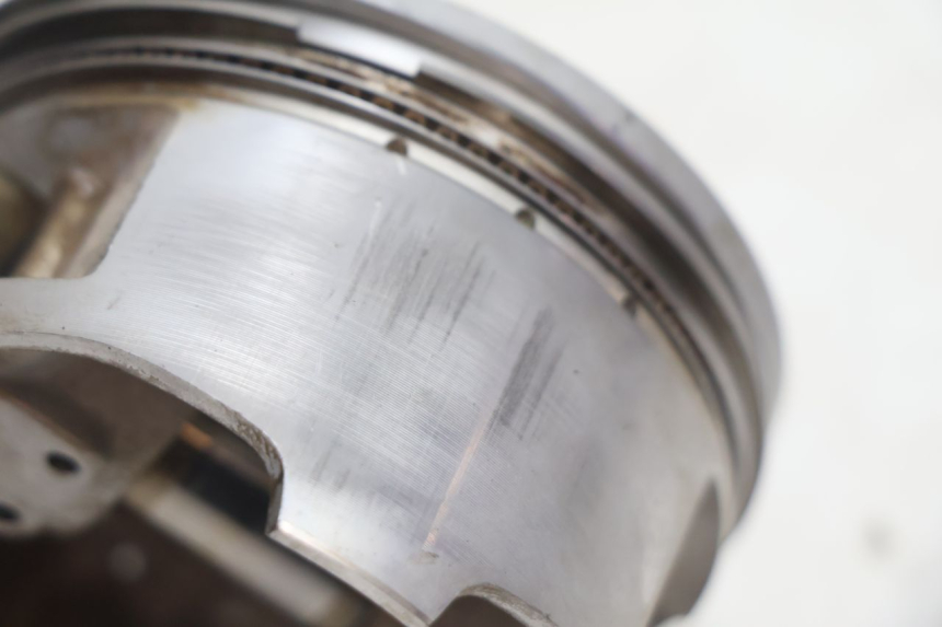 photo de CYLINDRE PISTON HONDA XRV AFRICA TWIN 750 (1990 - 1992) - Zoom état d’usage