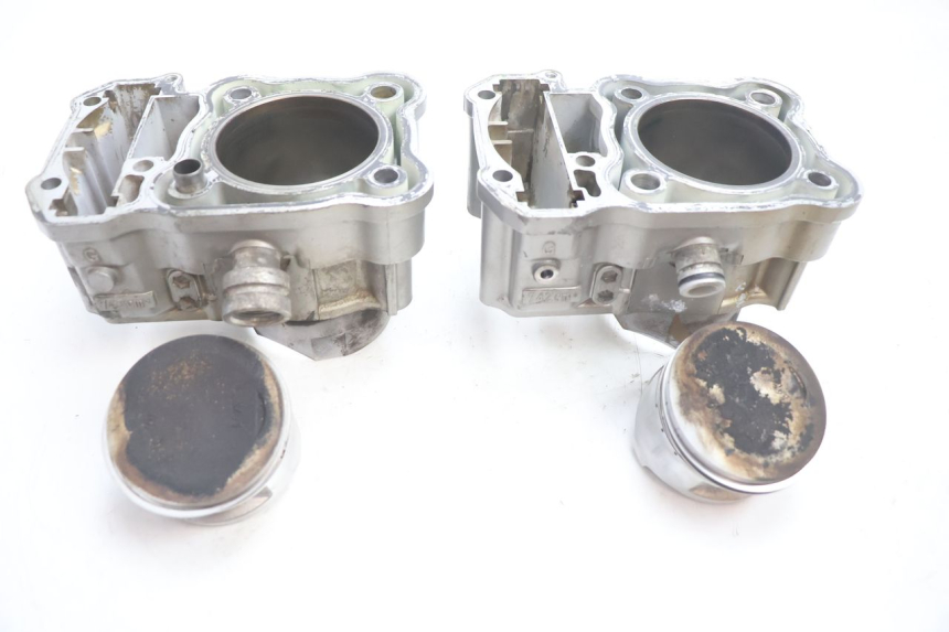 photo de CYLINDRE PISTON HONDA XRV AFRICA TWIN 750 (1990 - 1992) - Autre angle de vue